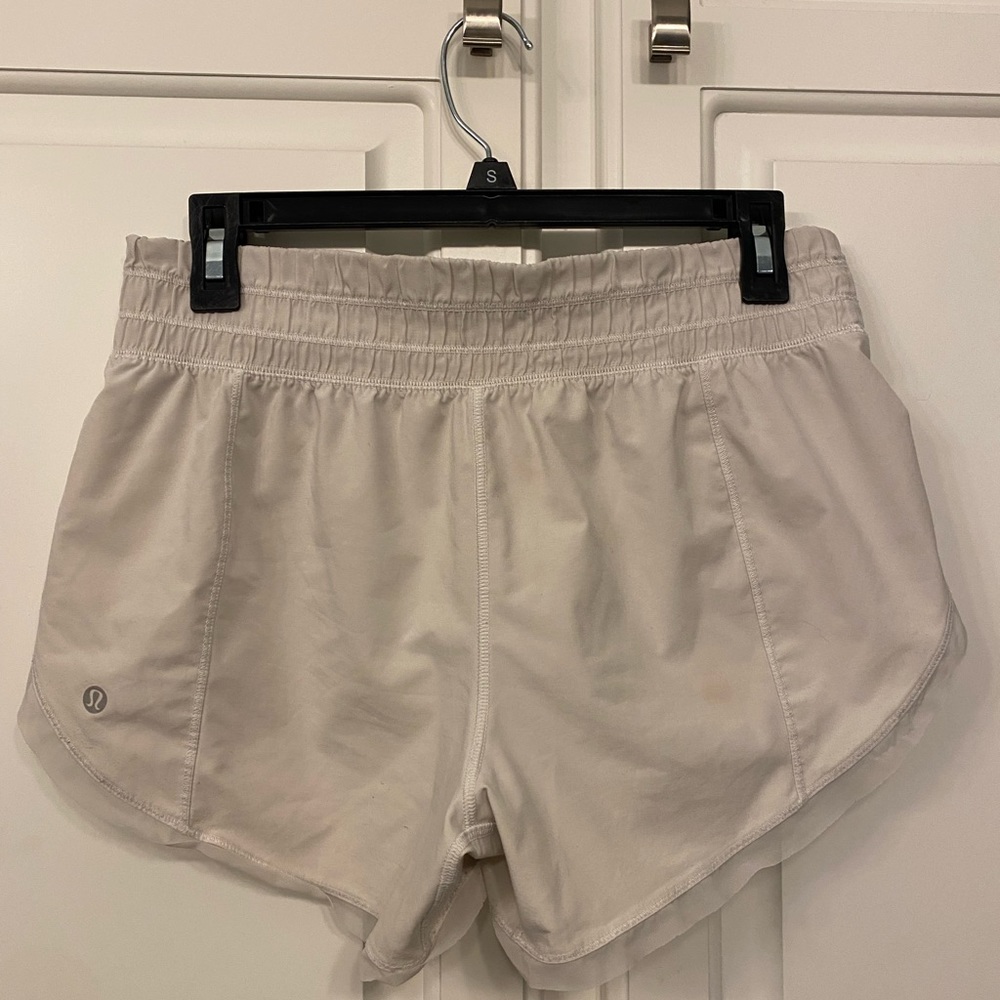 Size 6 lululemon shorts